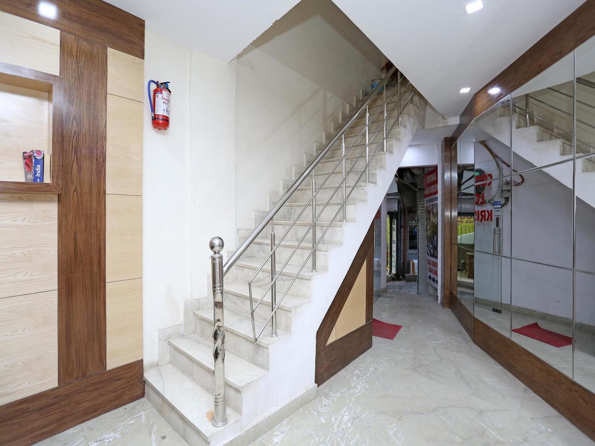 โอโย 9233 โฮเต็ล คอตเทจ ลอร์ด กฤษณะ Hotel นิวเดลี ภายนอก รูปภาพ