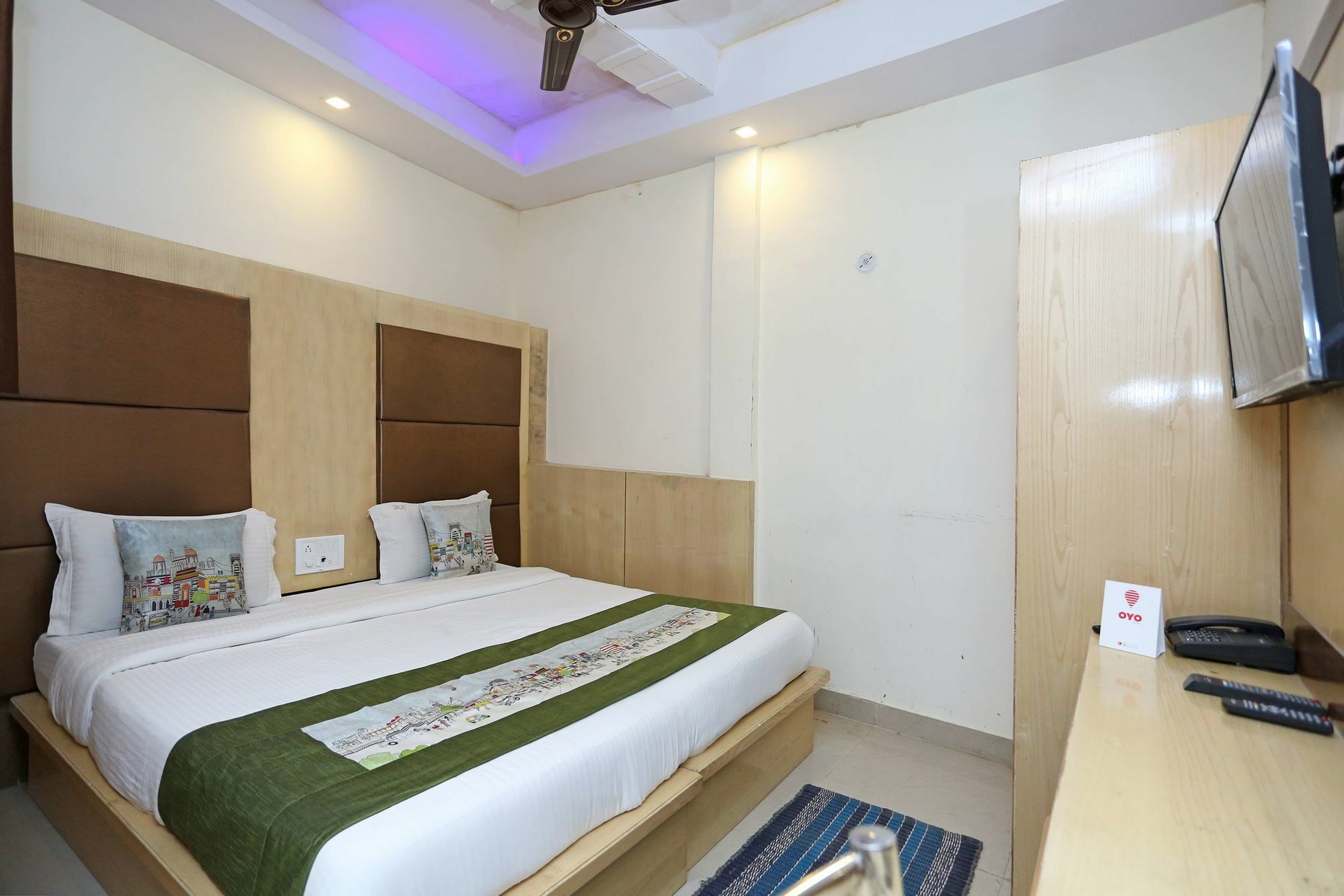 โอโย 9233 โฮเต็ล คอตเทจ ลอร์ด กฤษณะ Hotel นิวเดลี ภายนอก รูปภาพ