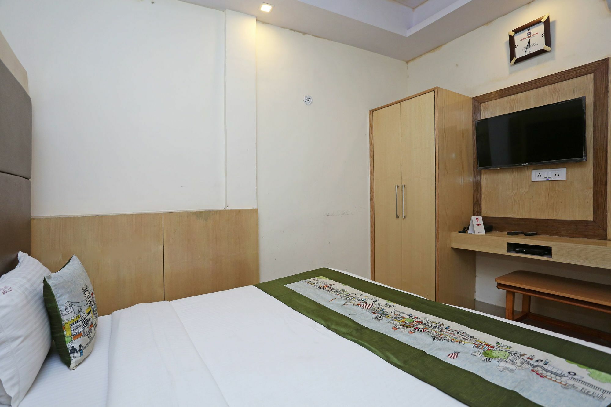 โอโย 9233 โฮเต็ล คอตเทจ ลอร์ด กฤษณะ Hotel นิวเดลี ภายนอก รูปภาพ