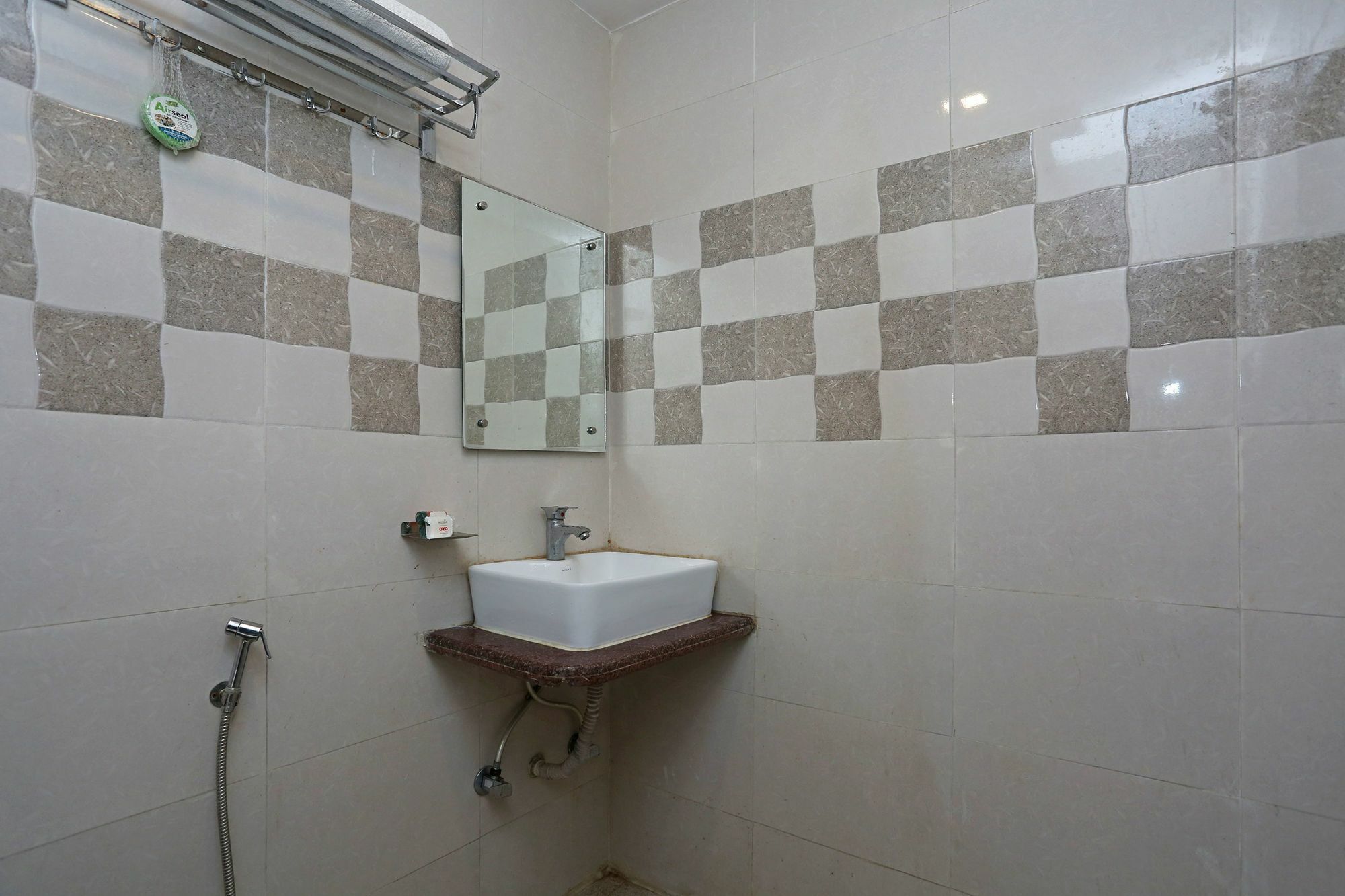 โอโย 9233 โฮเต็ล คอตเทจ ลอร์ด กฤษณะ Hotel นิวเดลี ภายนอก รูปภาพ