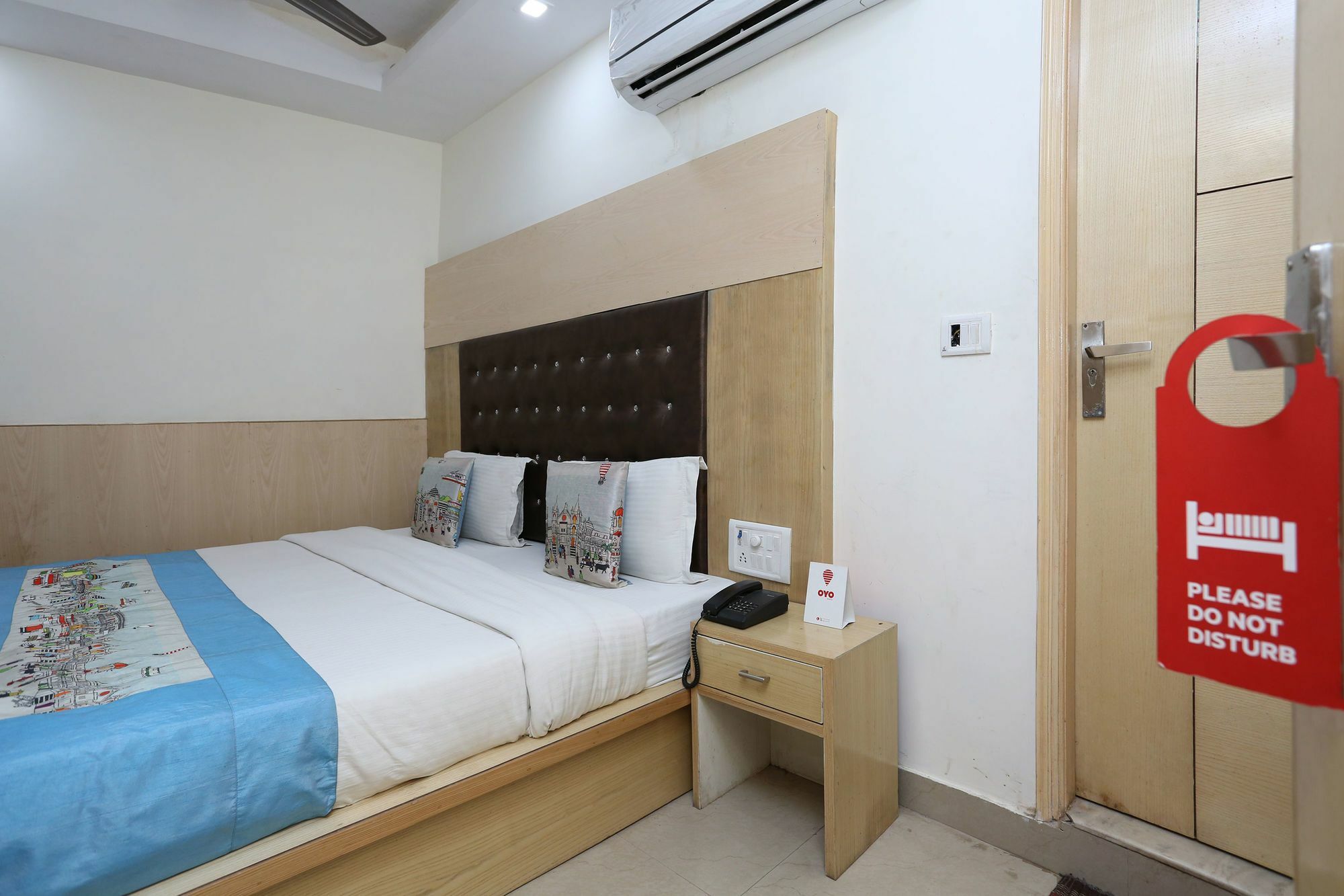 โอโย 9233 โฮเต็ล คอตเทจ ลอร์ด กฤษณะ Hotel นิวเดลี ภายนอก รูปภาพ